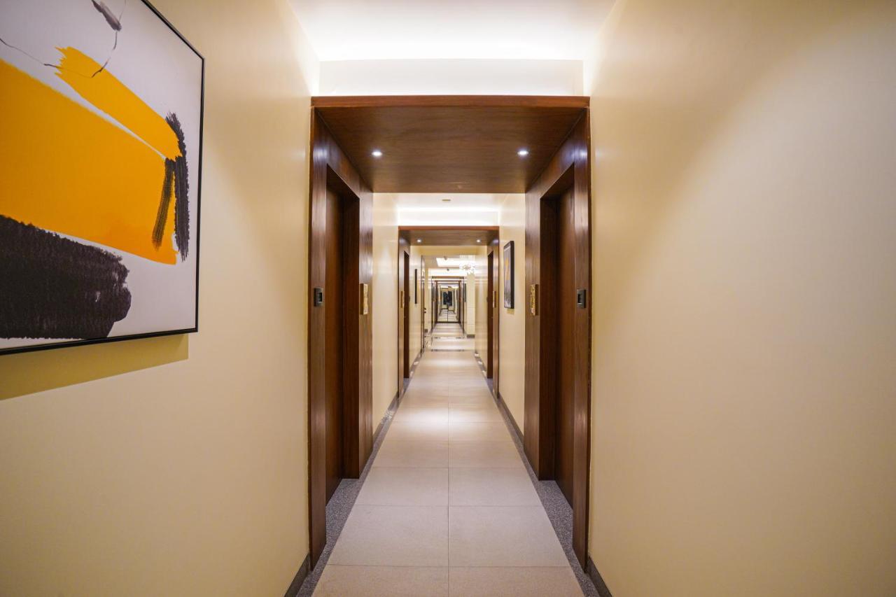 Hotel El Magnifico Surat Buitenkant foto